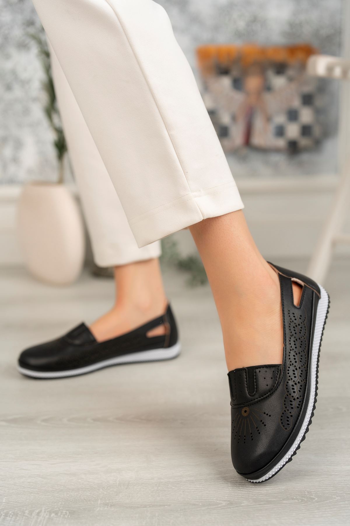 Ortopedik Taban Lastikli Siyah Cilt Kadın Ayakkabı