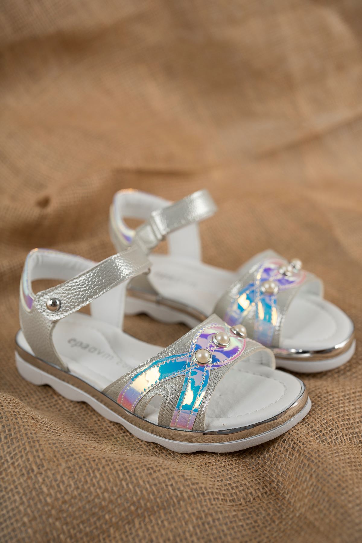 Termo Taban İnci Model Gümüş Kız Çocuk Sandalet