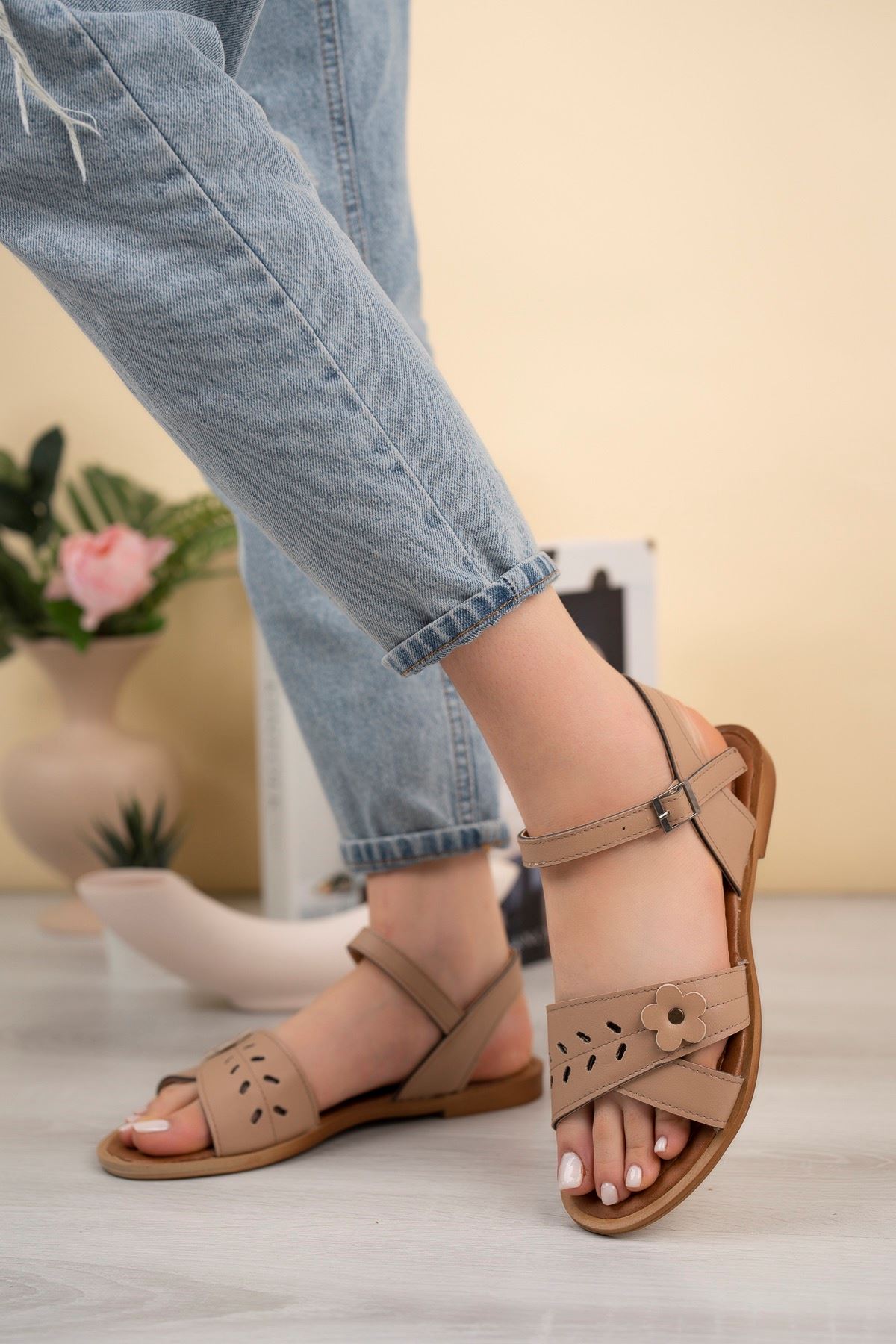 Papatya Model  Kadın Sandalet