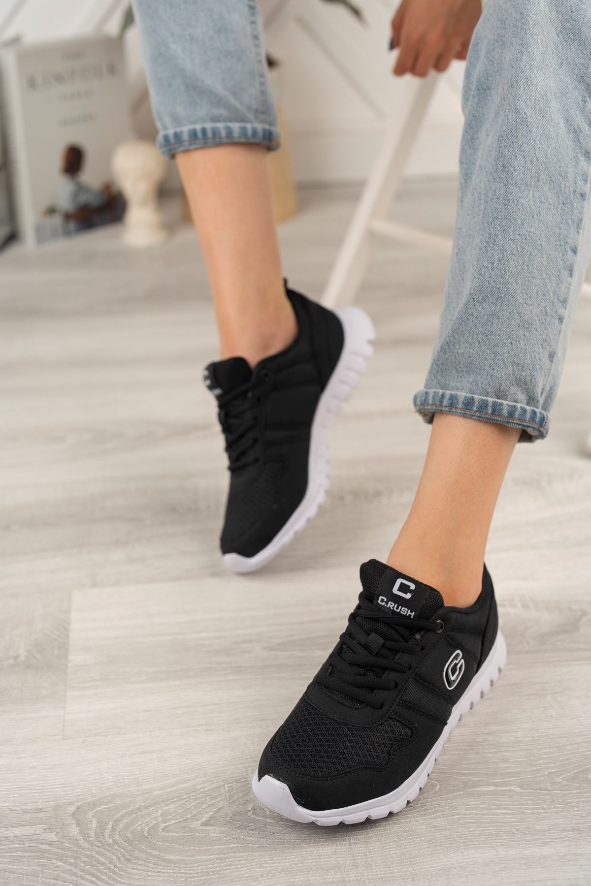 Bağcıklı Fileli Siyah Tabanı Beyaz Kadın Spor Ayakkabı