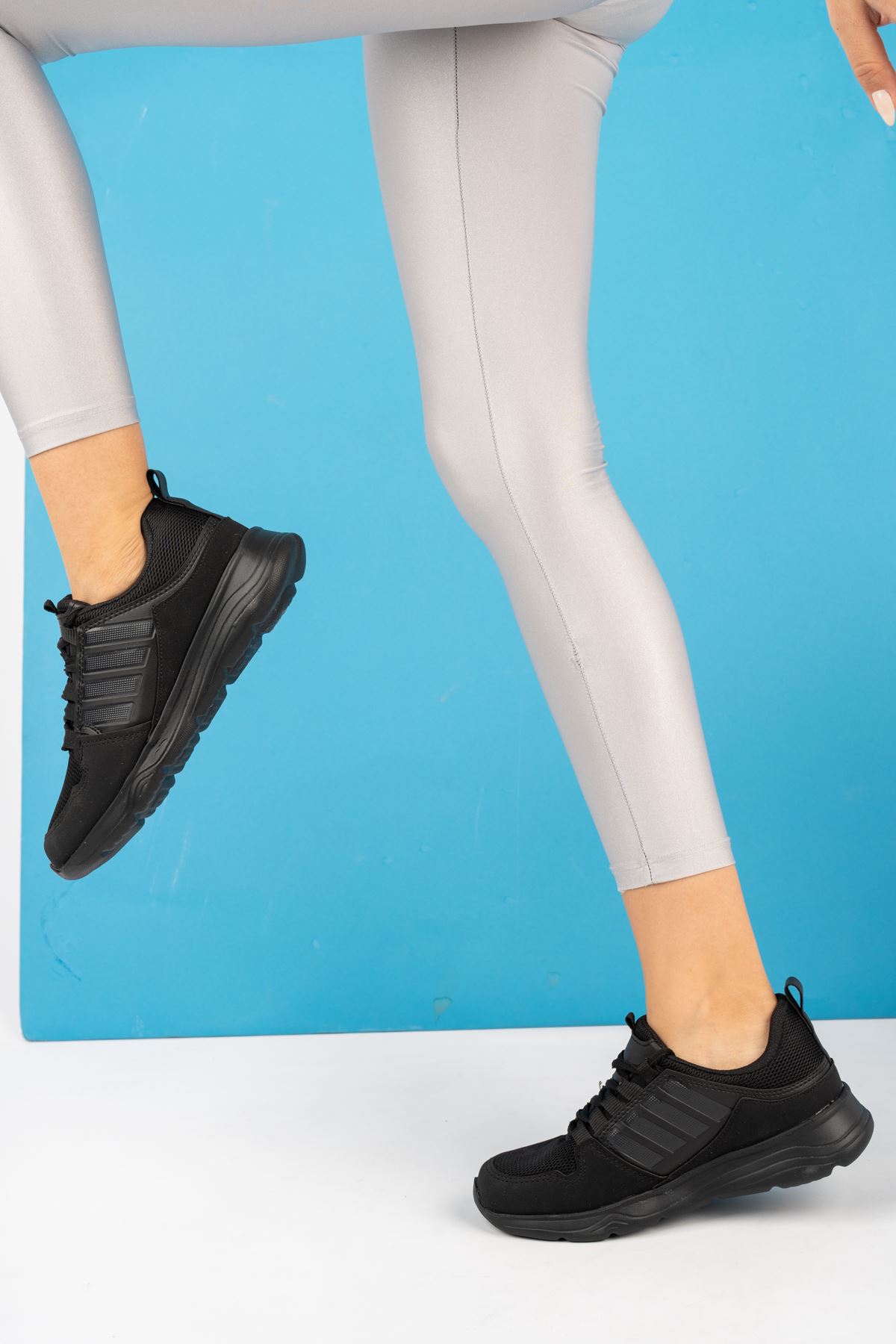 Fileli Siyah Garnisi Siyah Kadın Spor Ayakkabı