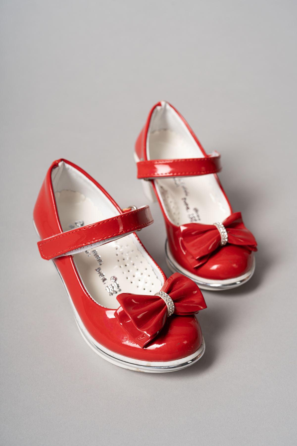 Topuklu Fiyonklu Kırmızı Rugan Kız Çocuk Ayakkabı
