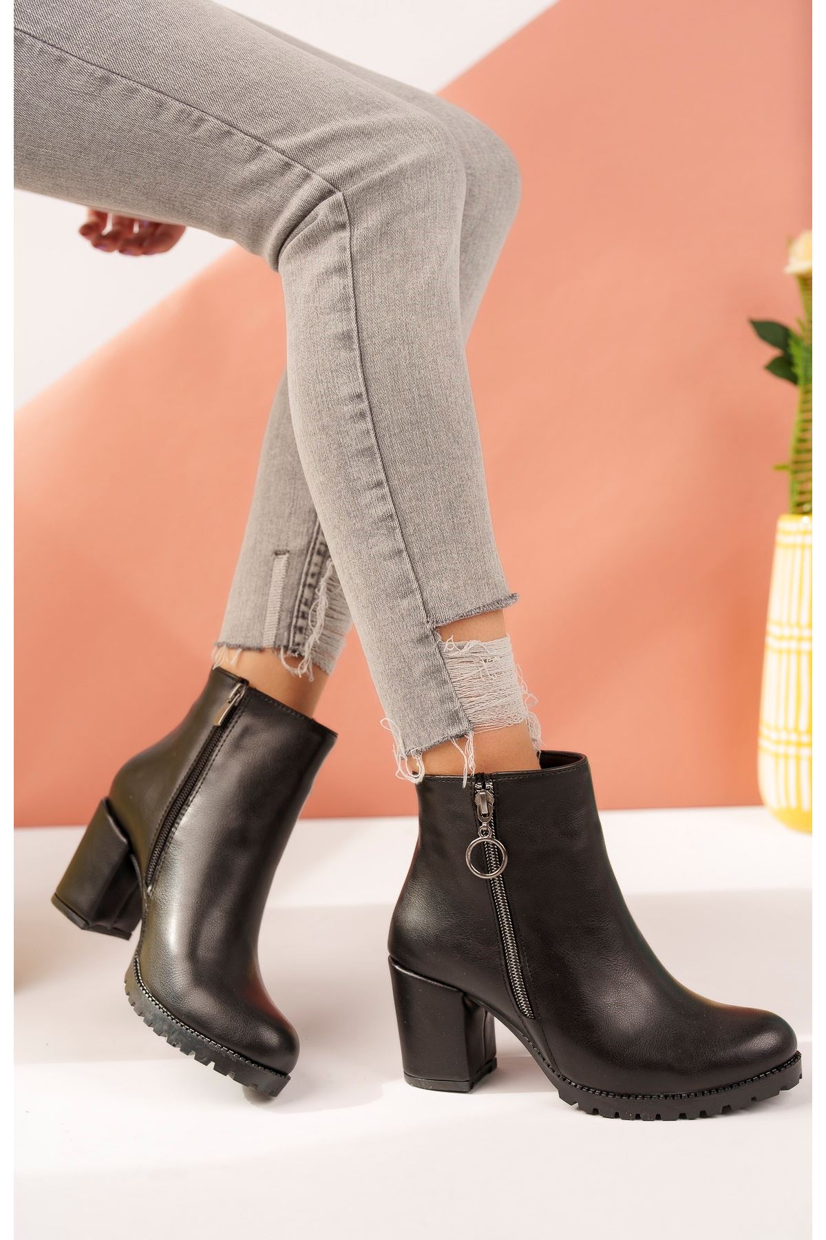 Black Skin Women's Boots with Zipper Detail