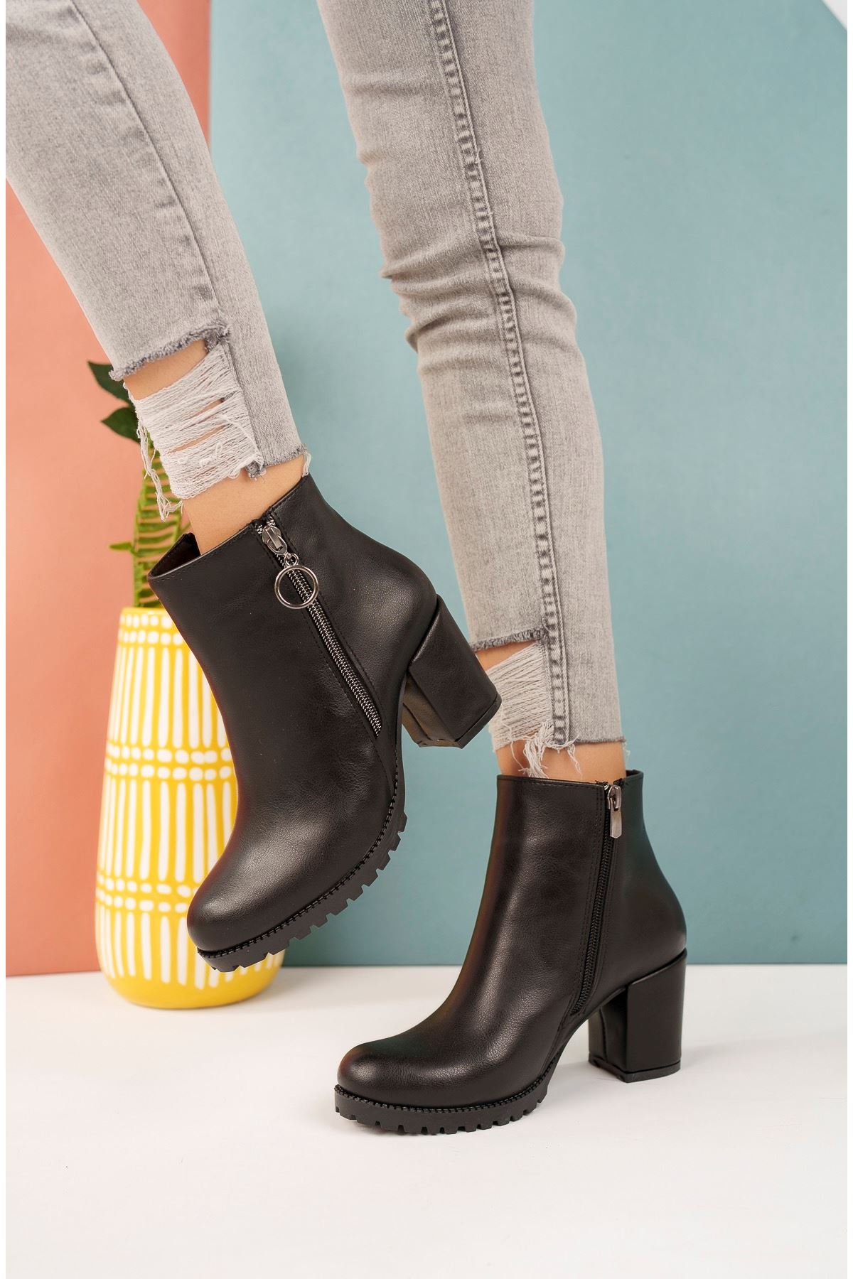 Black Skin Women's Boots with Zipper Detail