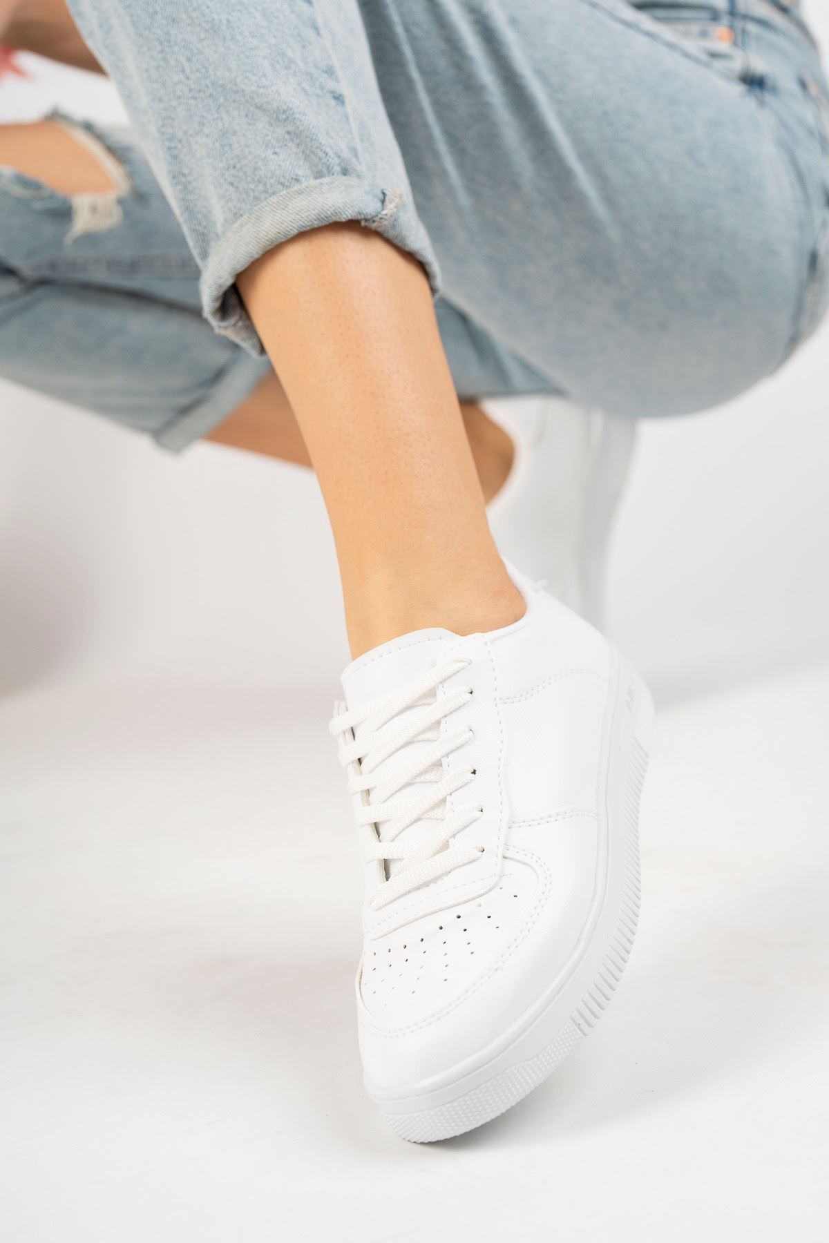 Thermo Sole Flat White Skin Sneakers