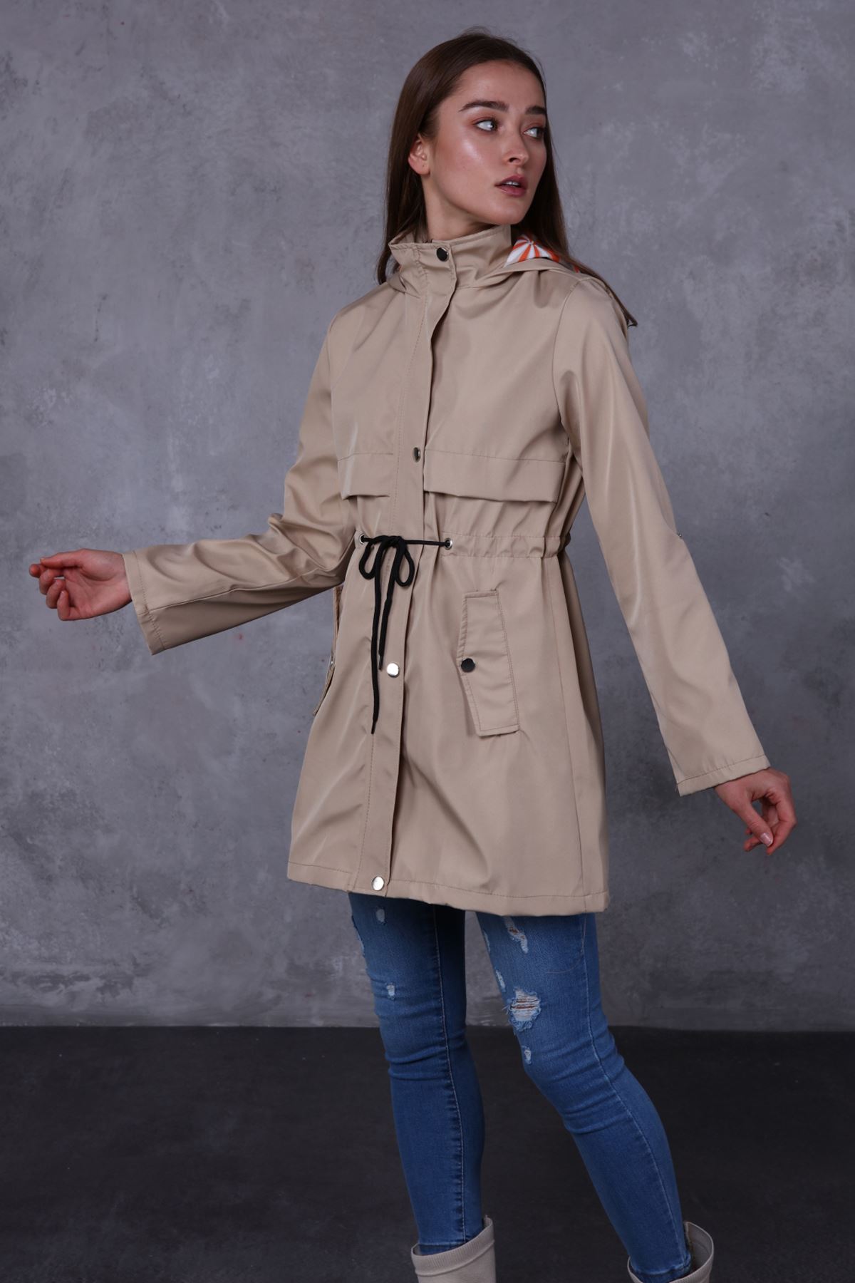 Women's Trench Coat with Patterned Inner Lining