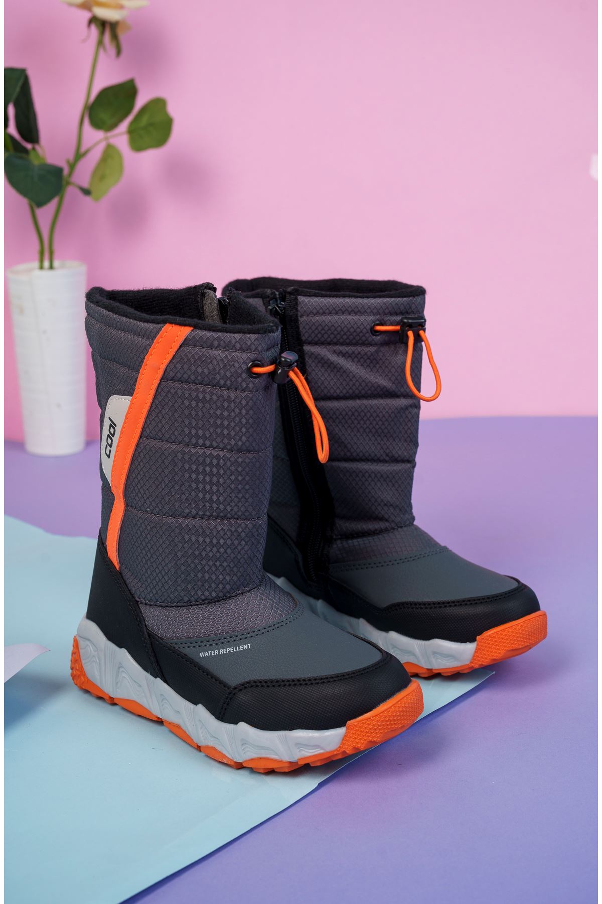 Rubberized Smoked Parachute Snow Boots