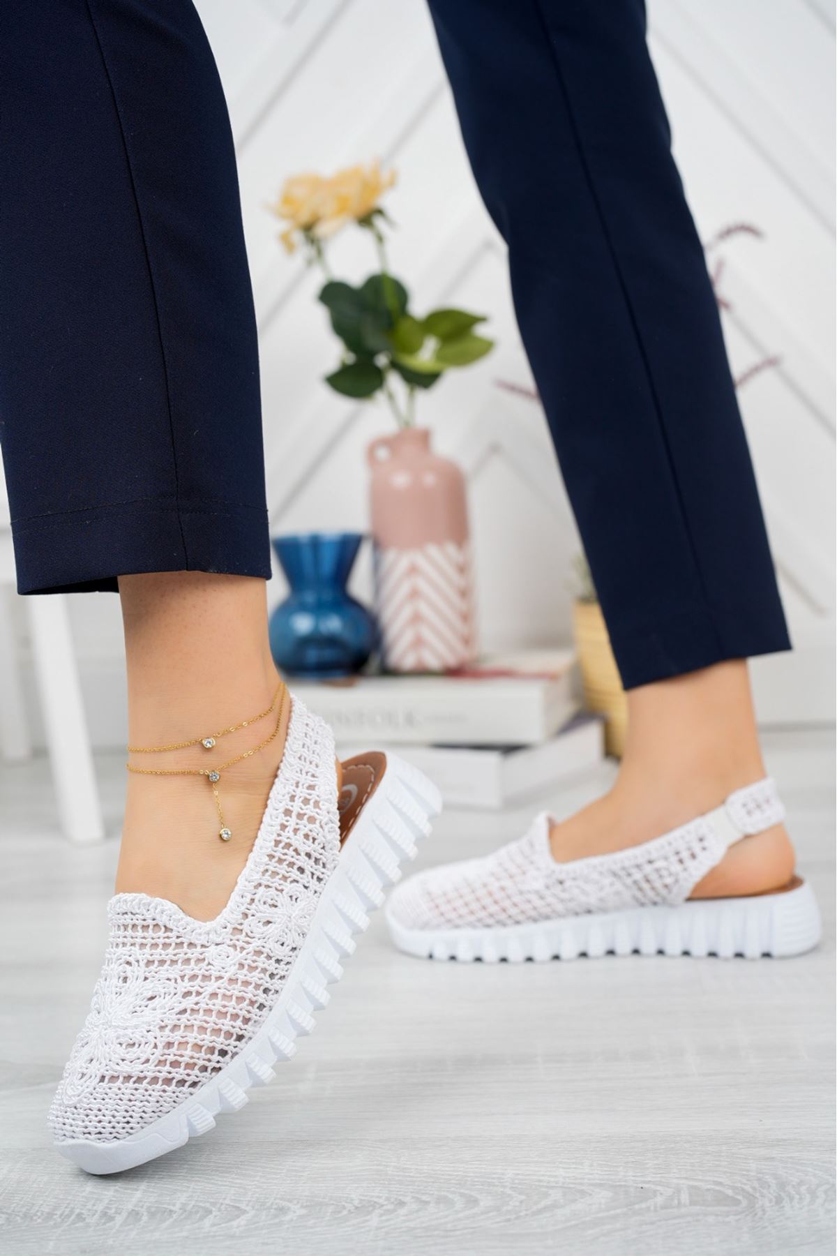 White Braided Shoes with Open Back - Online Giyim ve Ayakkabı Sitesi