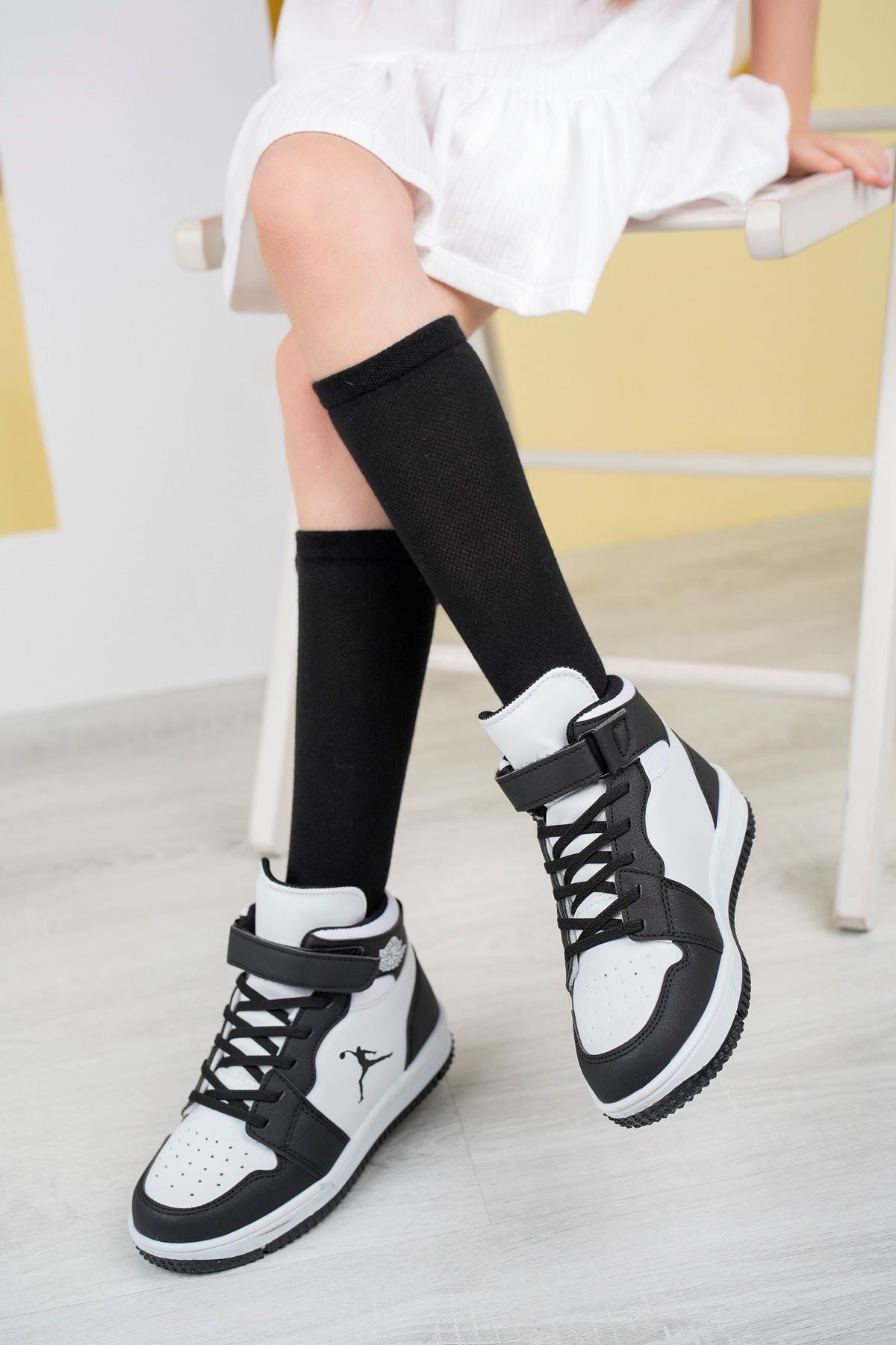 Siyah Garnili Cırtlı Çocuk Spor Ayakkabı