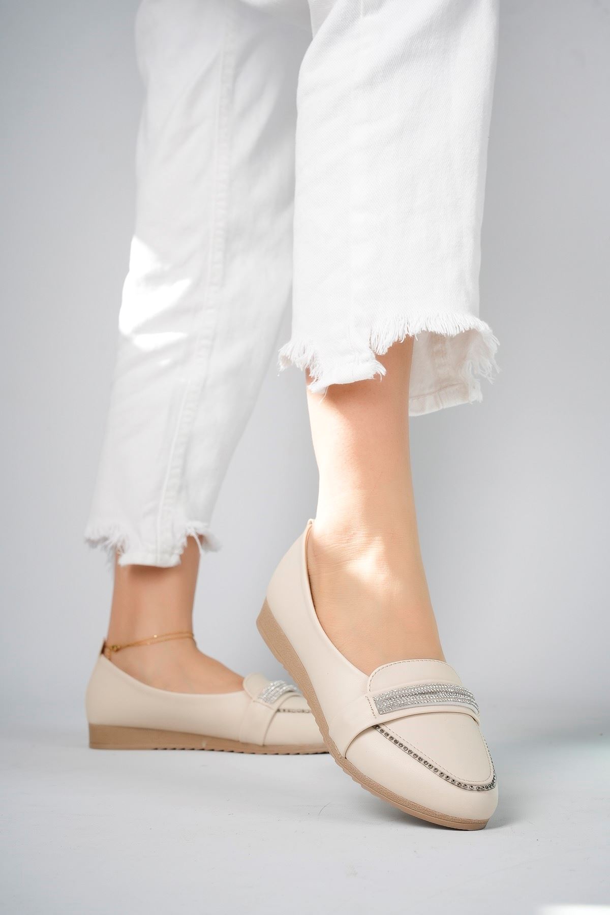 Cream Women's Shoes with Stones and Two Bias Bands