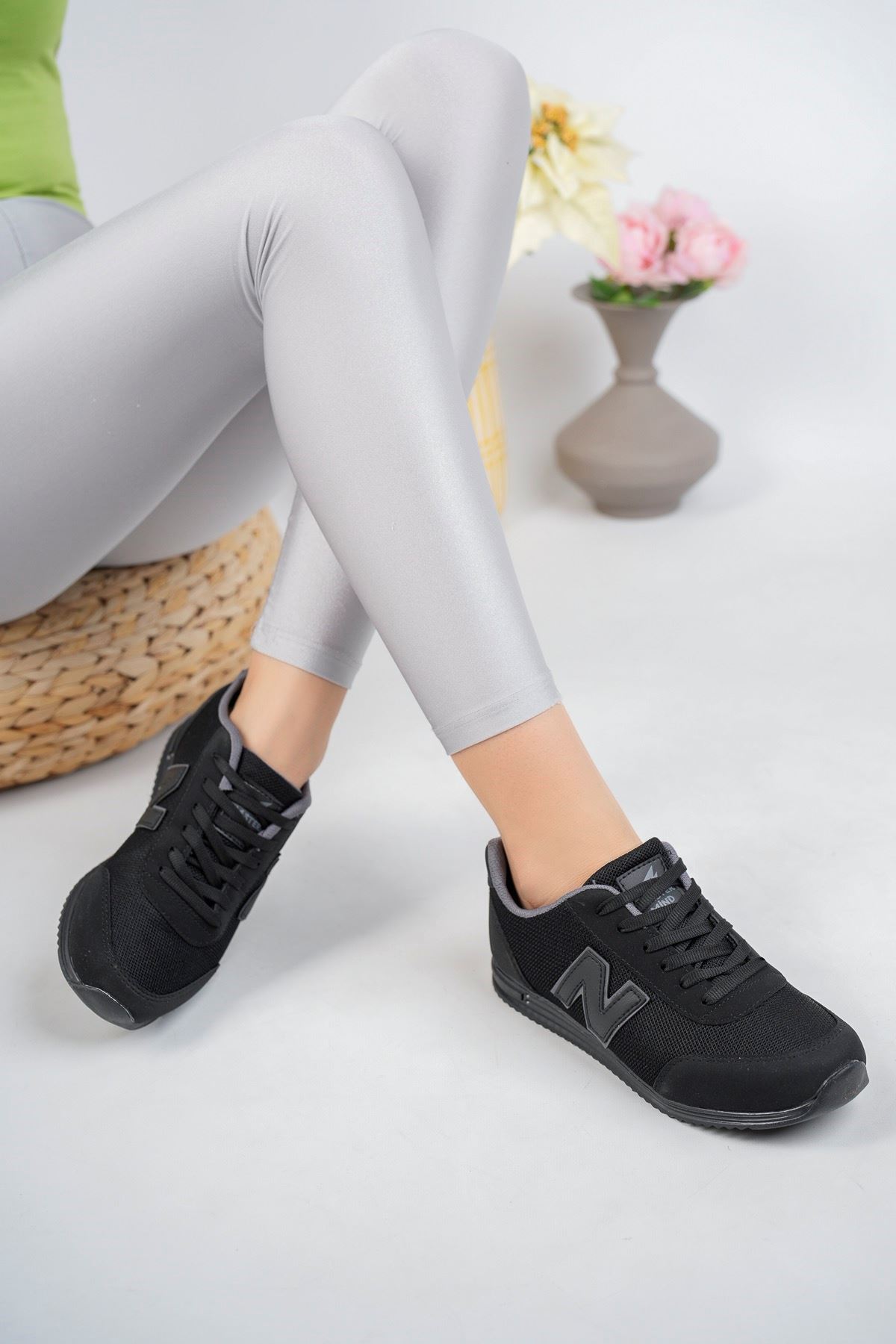Black Women's Mesh Lace-Up Sneakers