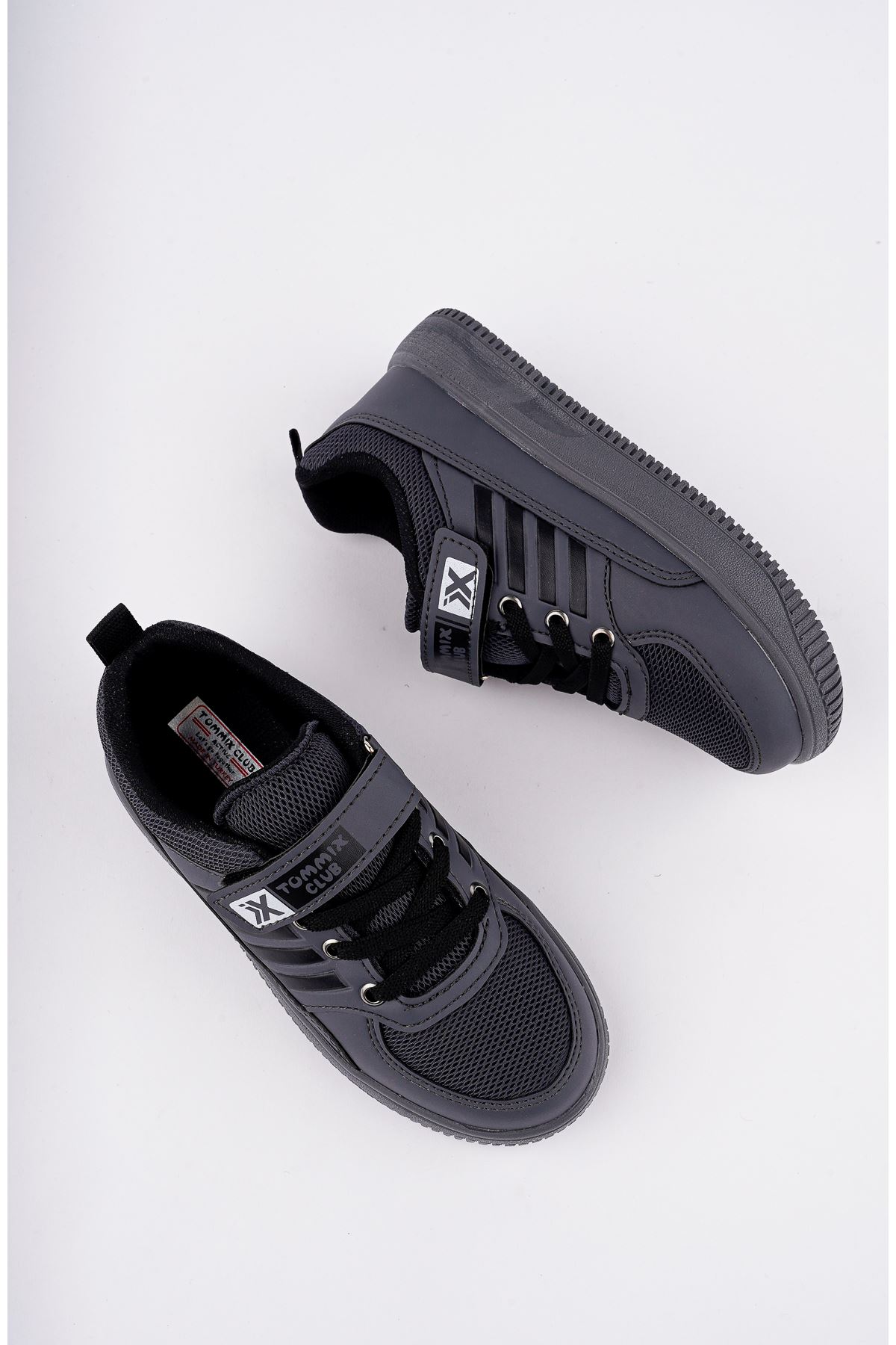 Cırtlı Siyaha Siyah  Şeritli Çocuk Spor Ayakkabı