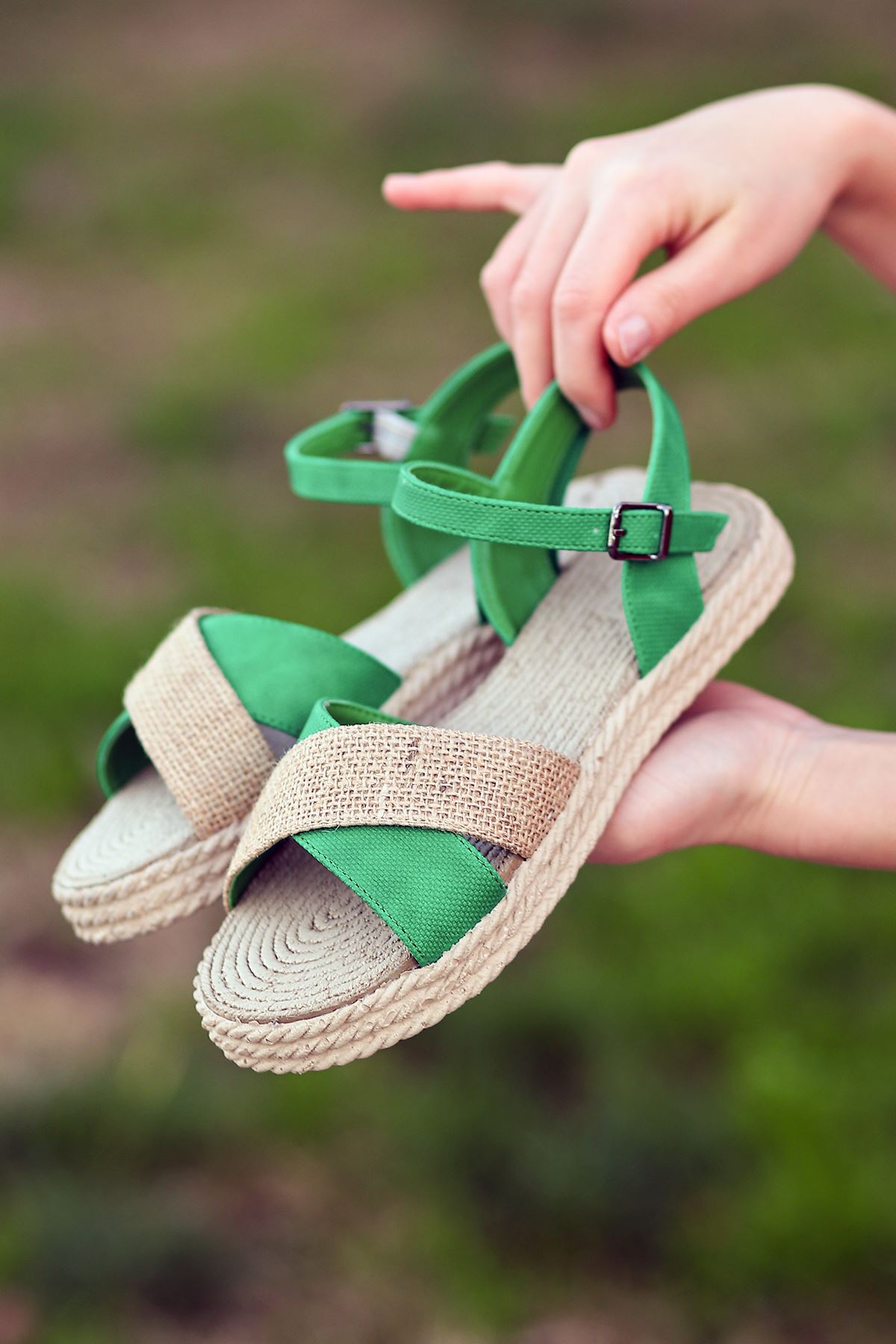 Hasır Taban Çapraz Bant Yeşil Kadın Sandalet