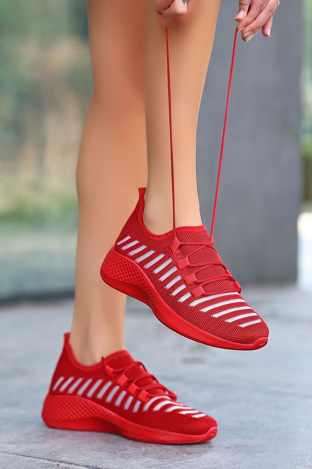 Fileli Bağcıklı Kırmızı Kadın Spor Ayakkabı