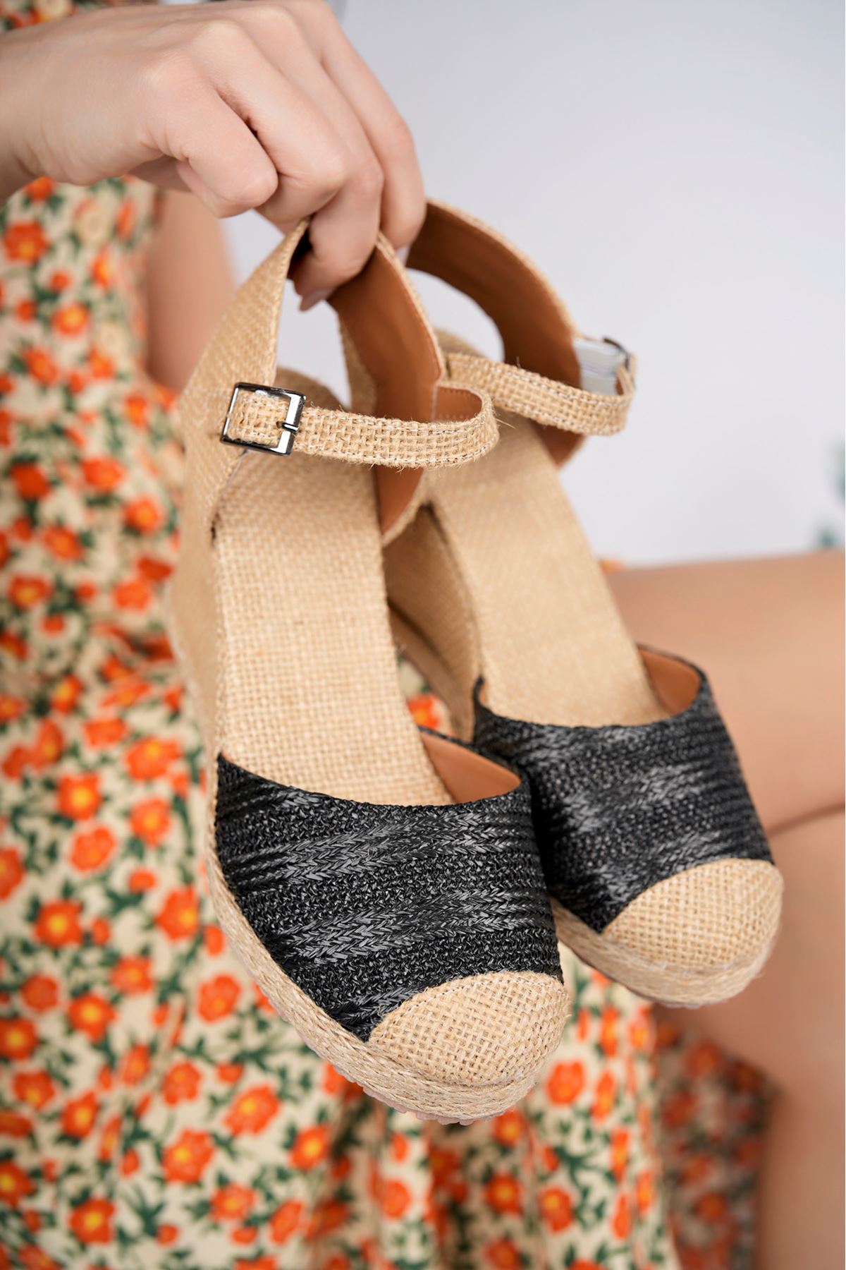 Black Striped Straw Women's Sandals with Padded Sole