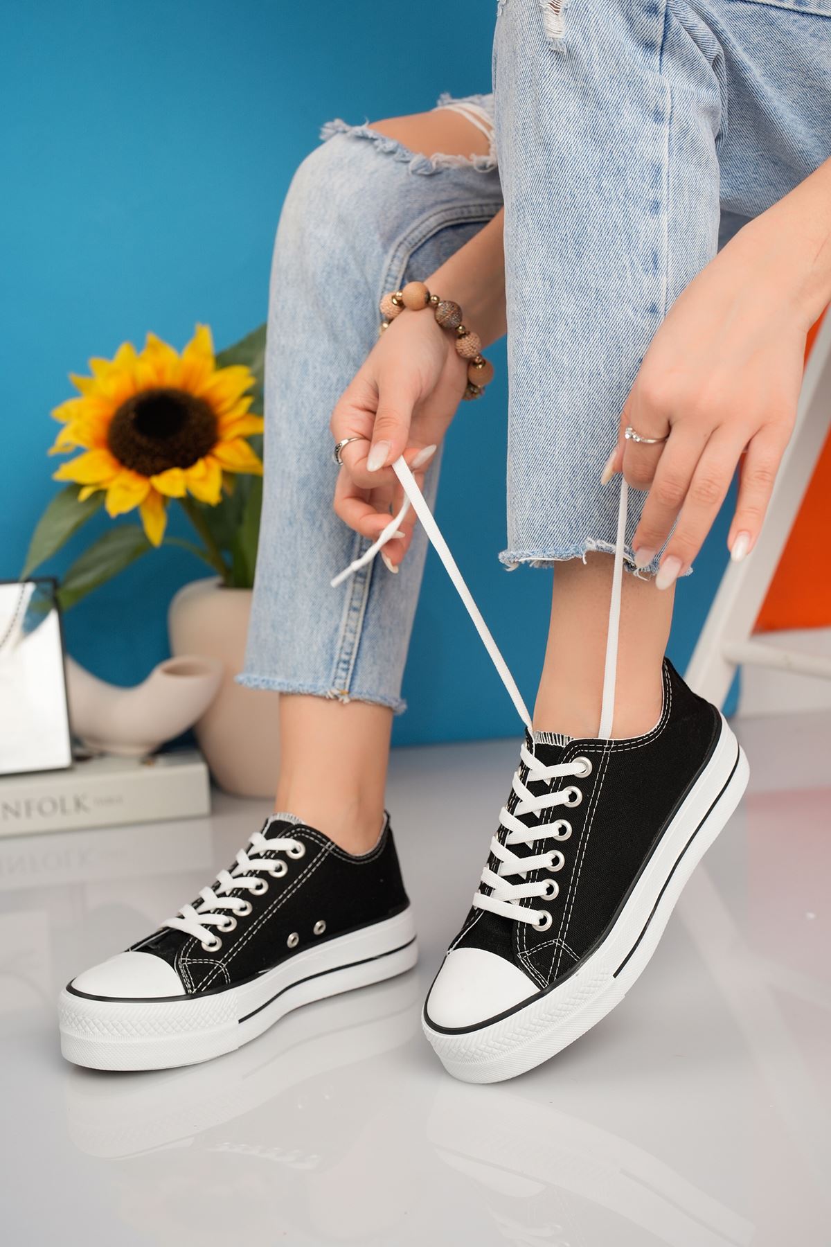 Thick Sole Short Black Linen Sneakers
