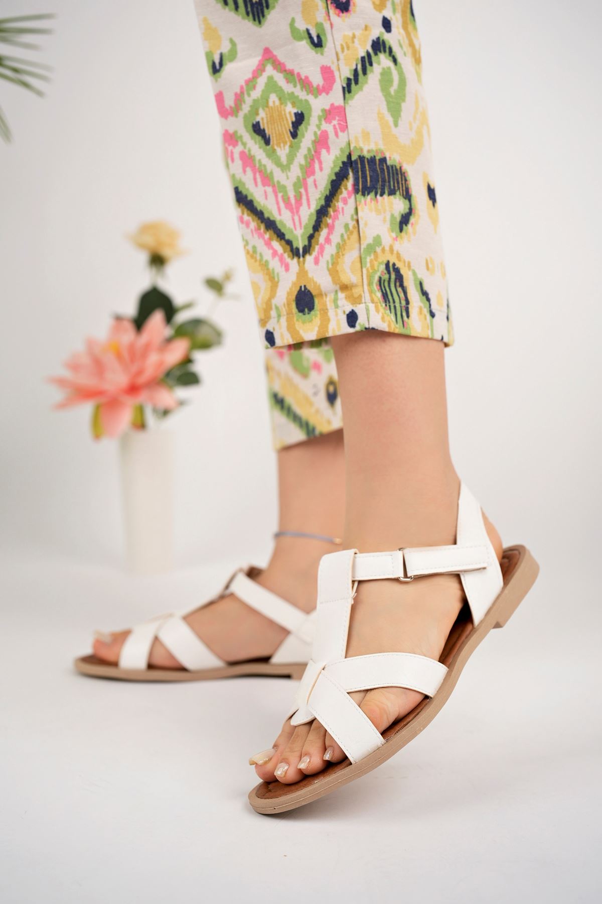 White Women's Sandals with Cross Strap Poles