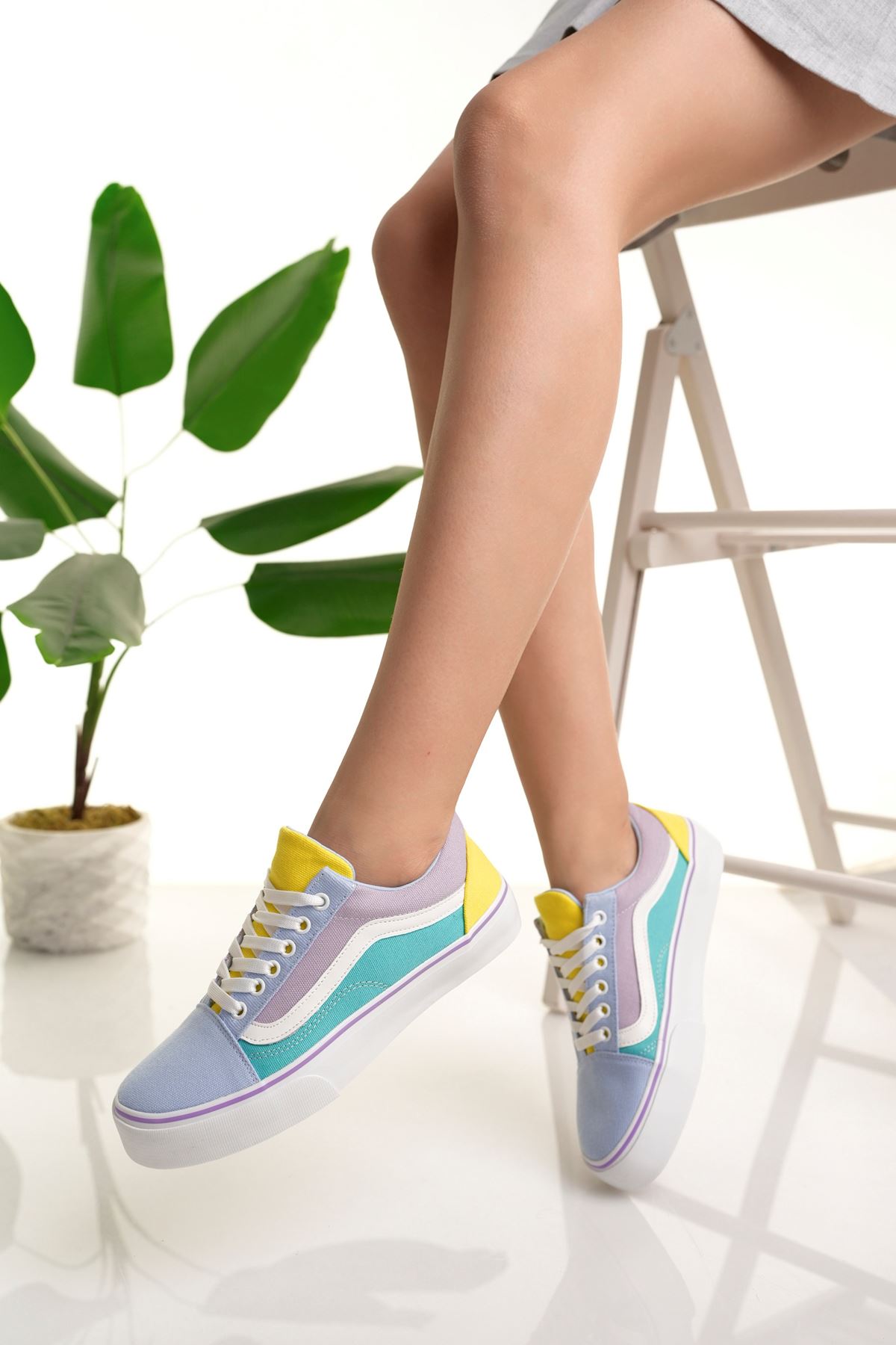 Lace-up Lilac Yellow Garnished Women's Sneakers