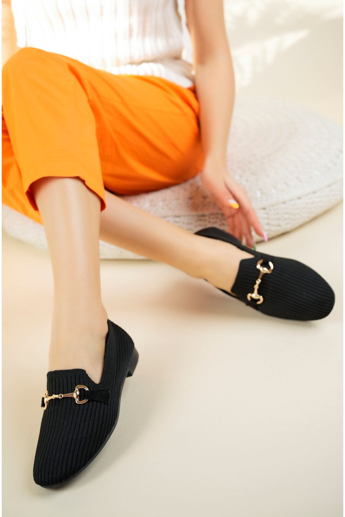 Heeled Molded Buckle Tricot Black Babet