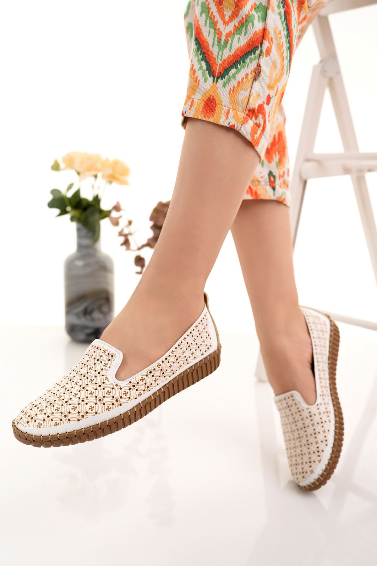 White Women's Shoes with Orthopedic Pad Laser