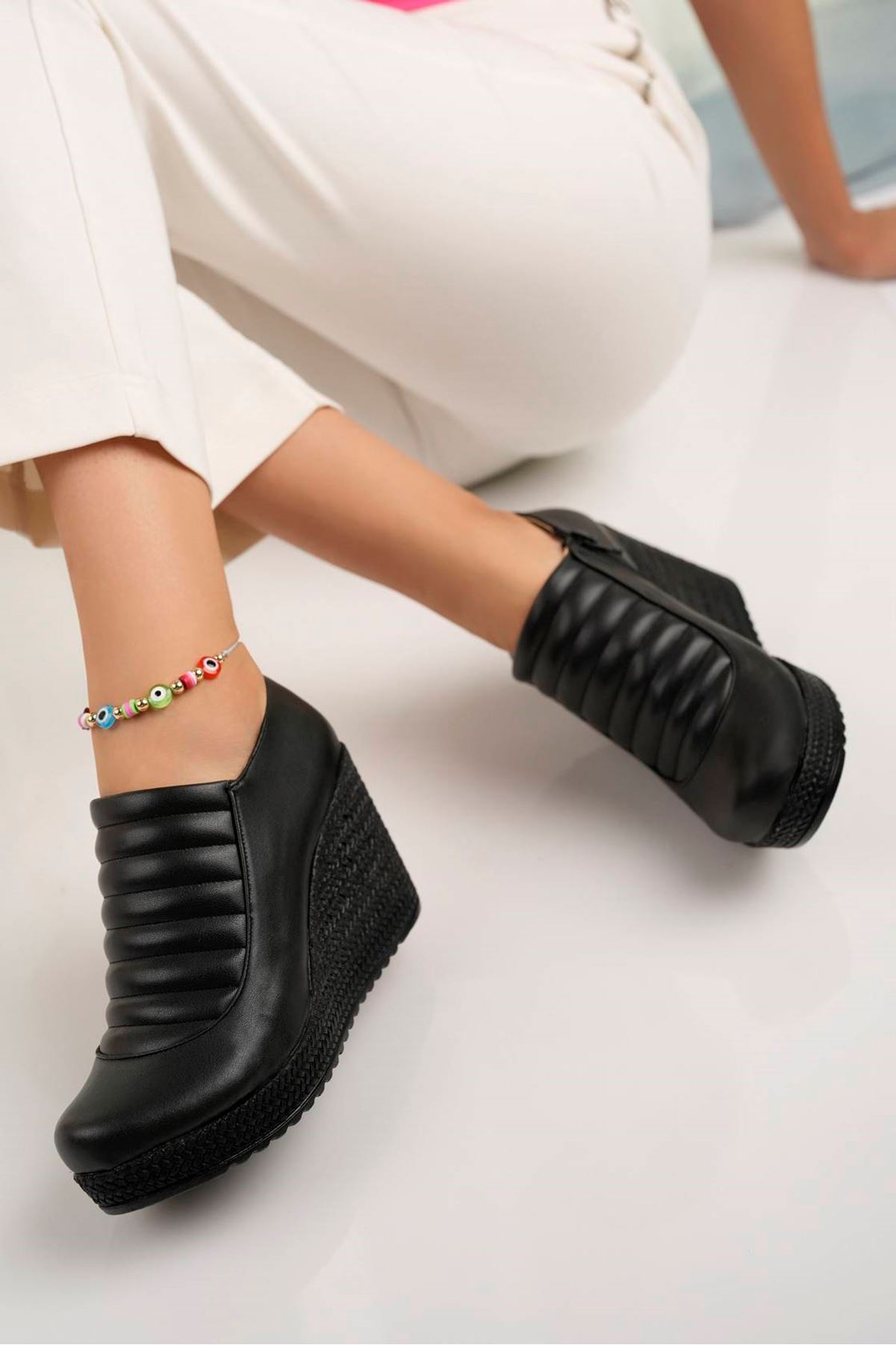 Dolgu Taban  Fermuarlı Siyah Cilt Kadın Ayakkabı
