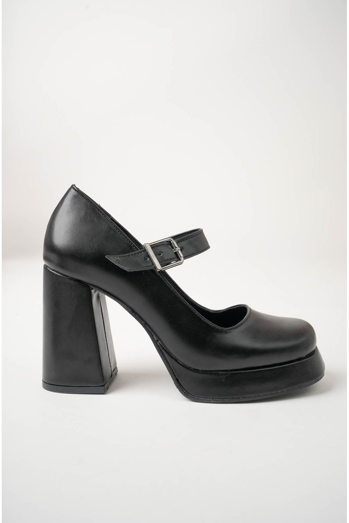 Dolgu Topuk Platform Siyah Cilt Kadın Ayakkabı