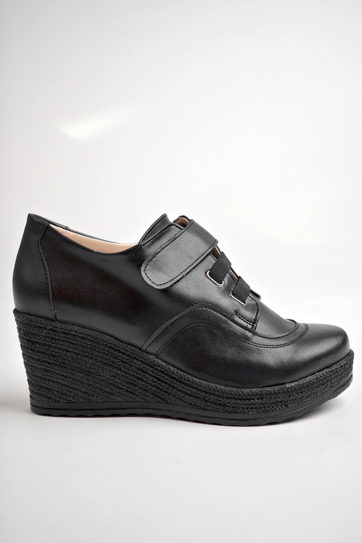 Dolgu Topuk Siyah Cilt Ayakkabı