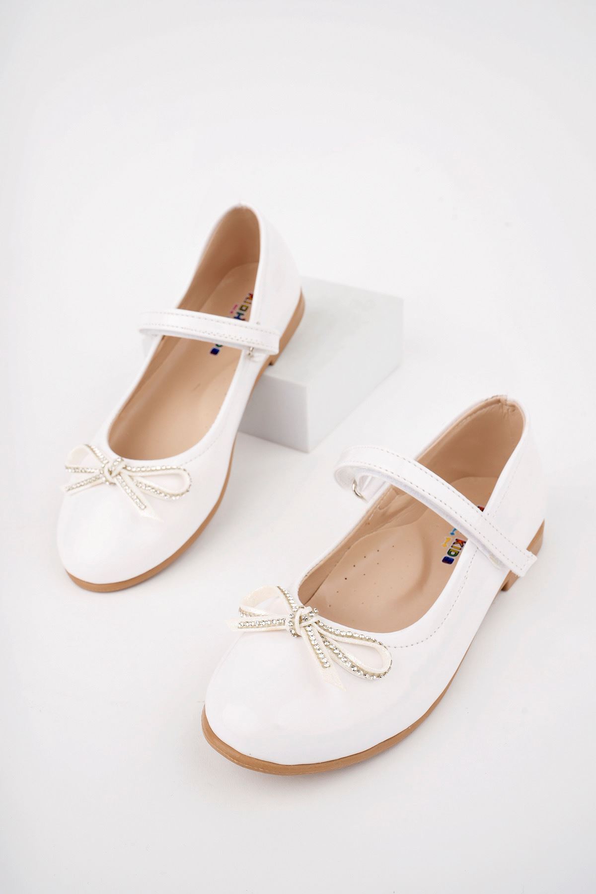 Bıyık Fiyonk Beyaz Cilt Kız Çocuk Ayakkabı