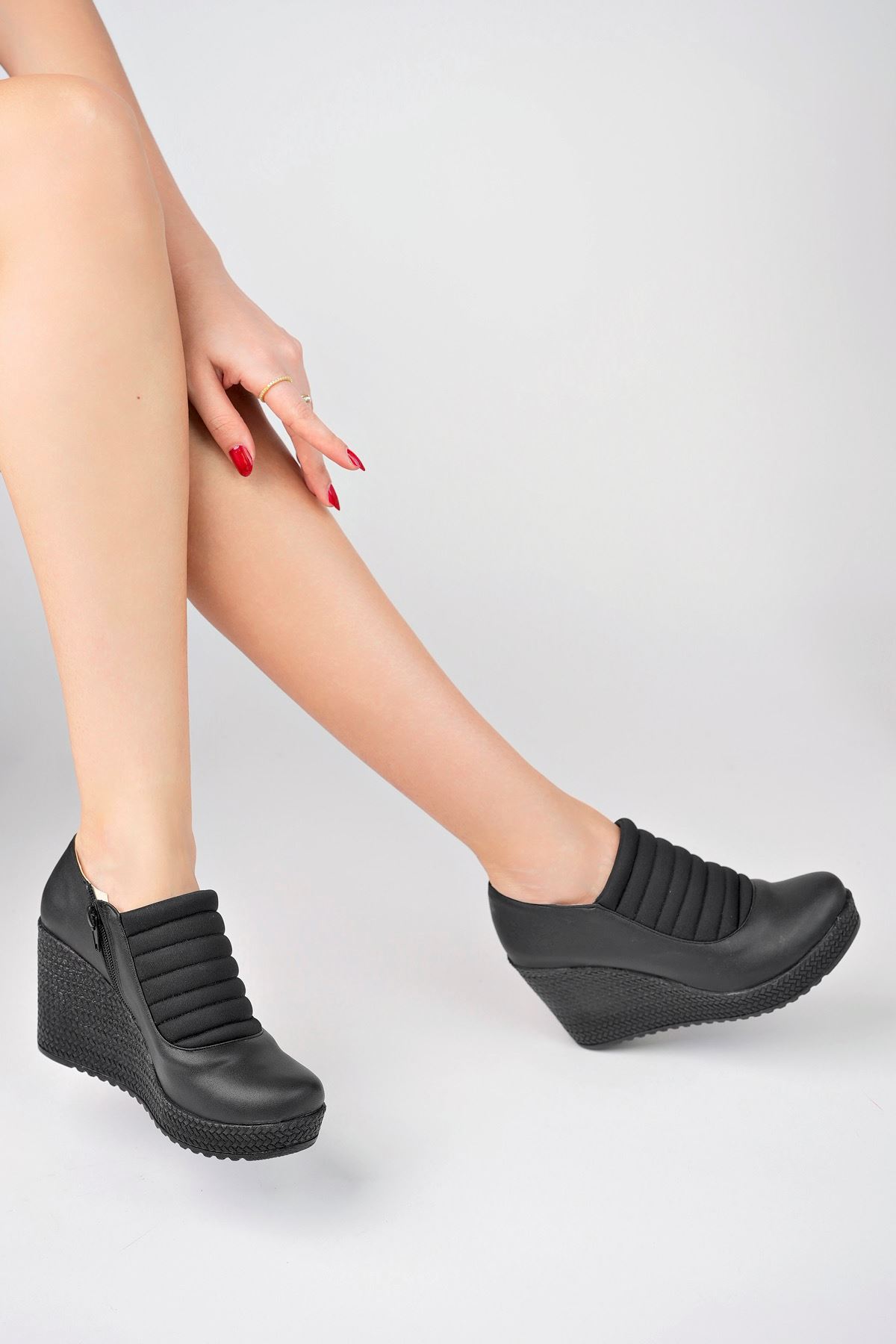 Dolgu Taban Siyah Cilt Kadın Ayakkabı