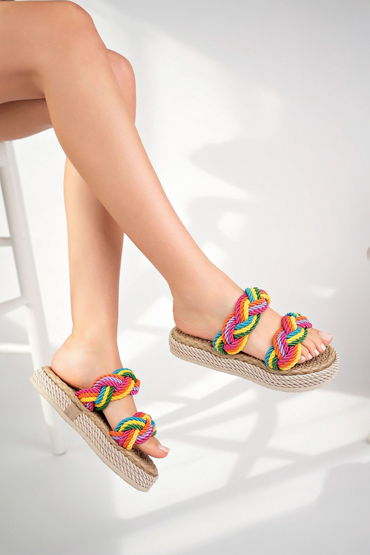 Dolgu Taban Halatlı Krem Renkli Garnili Kadın Ayakkabı