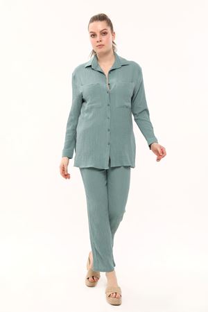 Women's 2-Piece Suit with Pockets and Buttons
