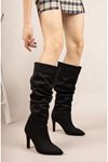 10 Punt Black Suede Boots