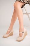 Cream IRM Skin Shoes with Padded Sole Poles